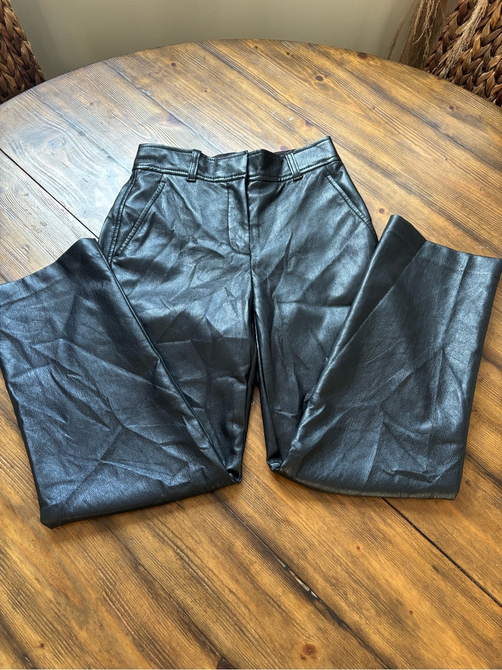 Aritzia Babaton Command Cropped Vegan Leather Pants Black 00